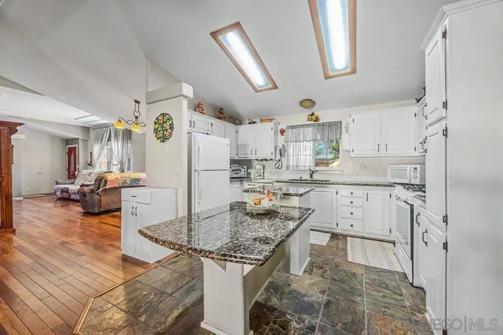 38748 Via Cantata, Temecula, California 92592