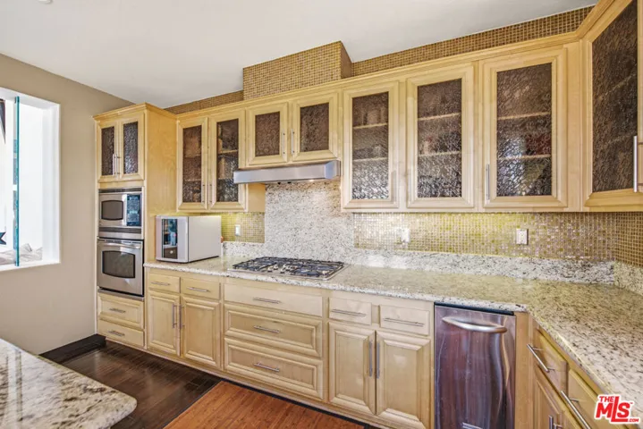 Lots of cabinet space