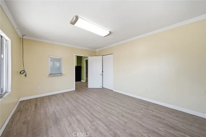 Stand Alone aproox 990 sqft.Heights