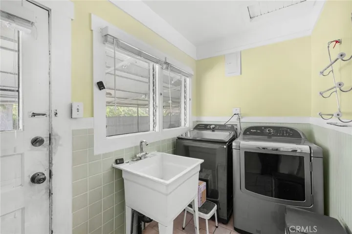 6111 Hillandale Dr, Los Angeles, California 90042