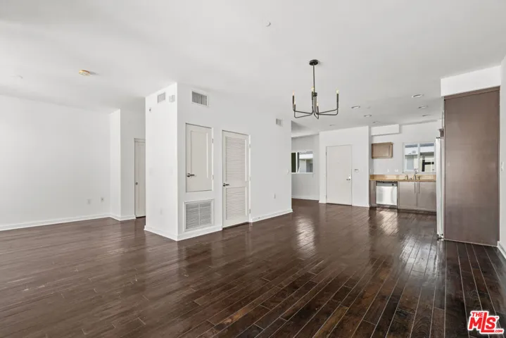 13045 Pacific 340, Los Angeles, California 90094