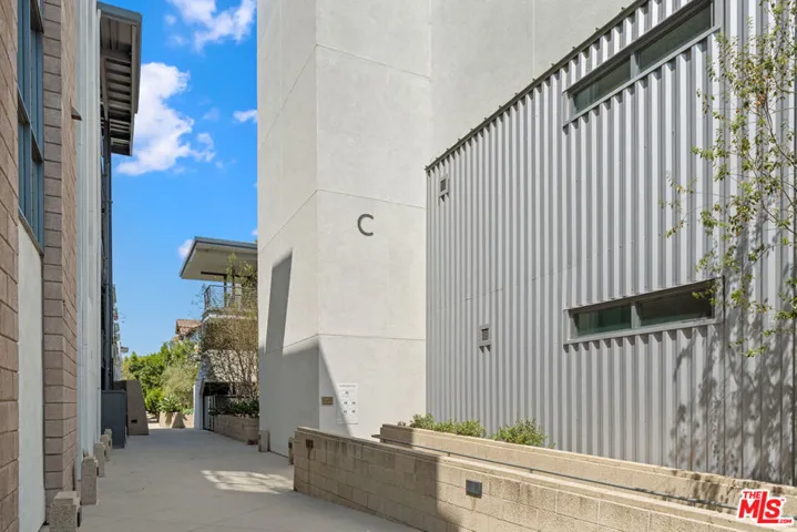13045 Pacific 340, Los Angeles, California 90094