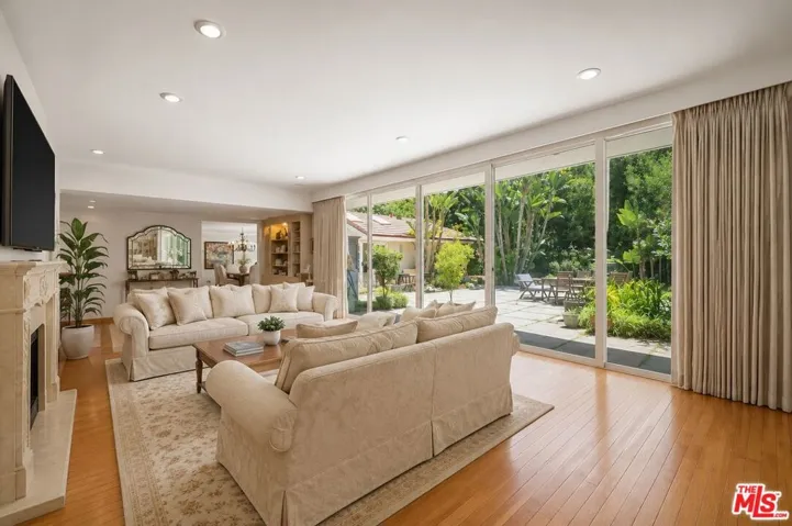 1902 Coldwater Canyon Drive, Beverly Hills, California 90210