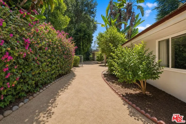 1902 Coldwater Canyon Drive, Beverly Hills, California 90210