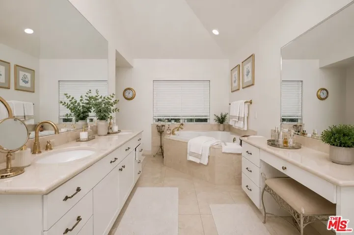 1902 Coldwater Canyon Drive, Beverly Hills, California 90210