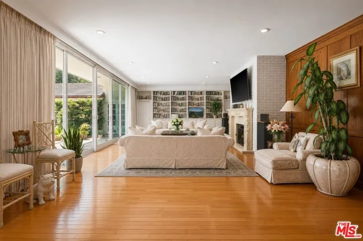 1902 Coldwater Canyon Drive, Beverly Hills, California 90210