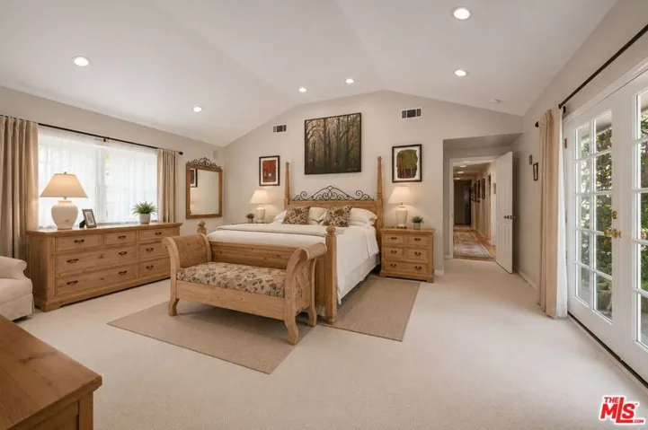 1902 Coldwater Canyon Drive, Beverly Hills, California 90210