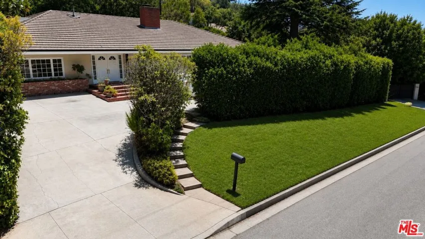 1902 Coldwater Canyon Drive, Beverly Hills, California 90210