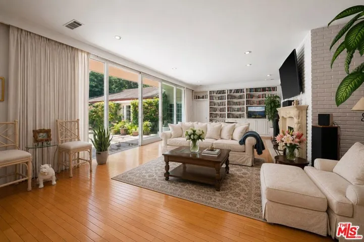 1902 Coldwater Canyon Drive, Beverly Hills, California 90210