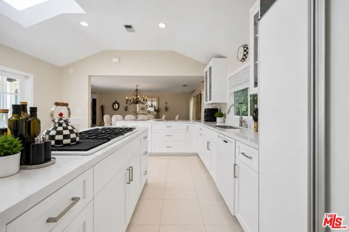 1902 Coldwater Canyon Drive, Beverly Hills, California 90210
