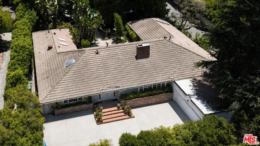 1902 Coldwater Canyon Drive, Beverly Hills, California 90210
