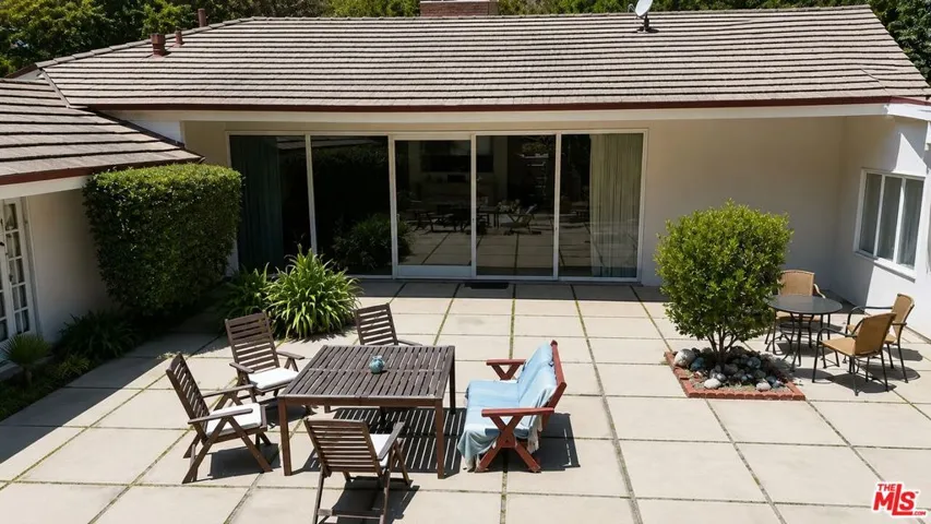 1902 Coldwater Canyon Drive, Beverly Hills, California 90210