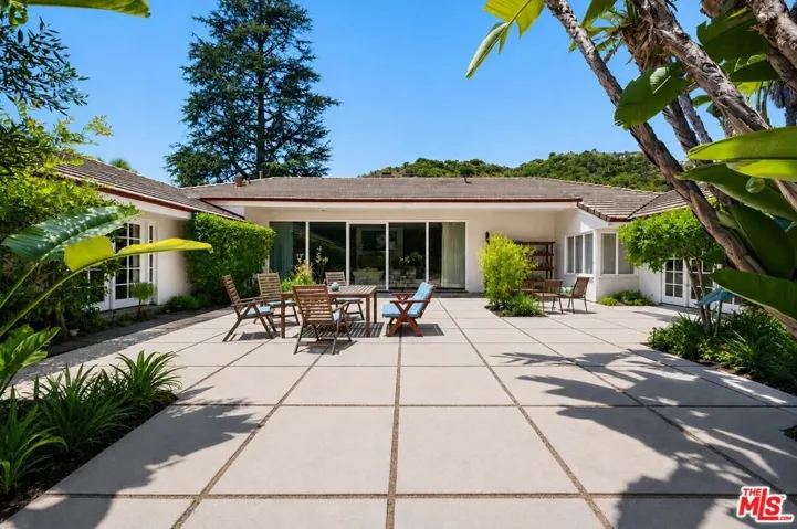 1902 Coldwater Canyon Drive, Beverly Hills, California 90210
