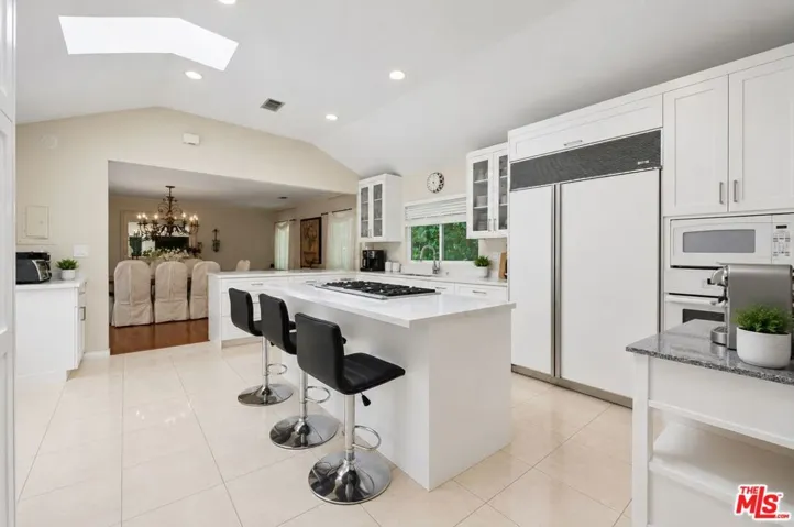 1902 Coldwater Canyon Drive, Beverly Hills, California 90210