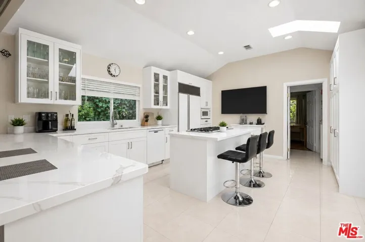 1902 Coldwater Canyon Drive, Beverly Hills, California 90210