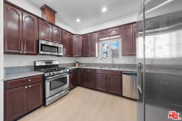 309 S Mariposa Avenue 301, Los Angeles, California 90020