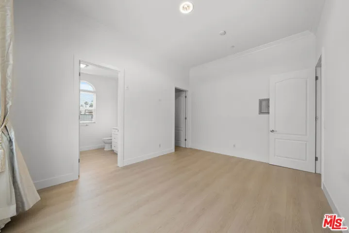 309 S Mariposa Avenue 301, Los Angeles, California 90020