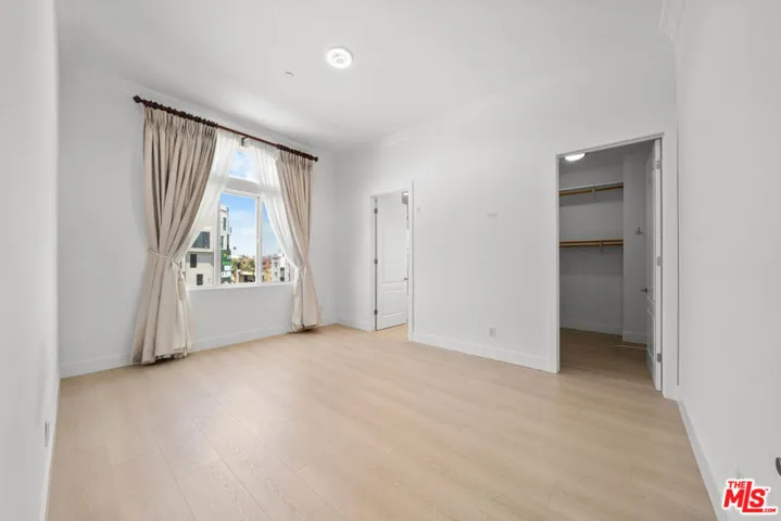 309 S Mariposa Avenue 301, Los Angeles, California 90020
