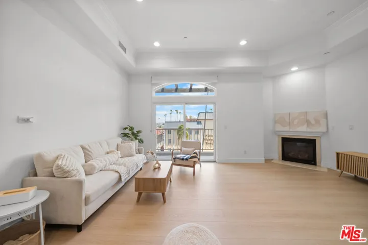 309 S Mariposa Avenue 301, Los Angeles, California 90020