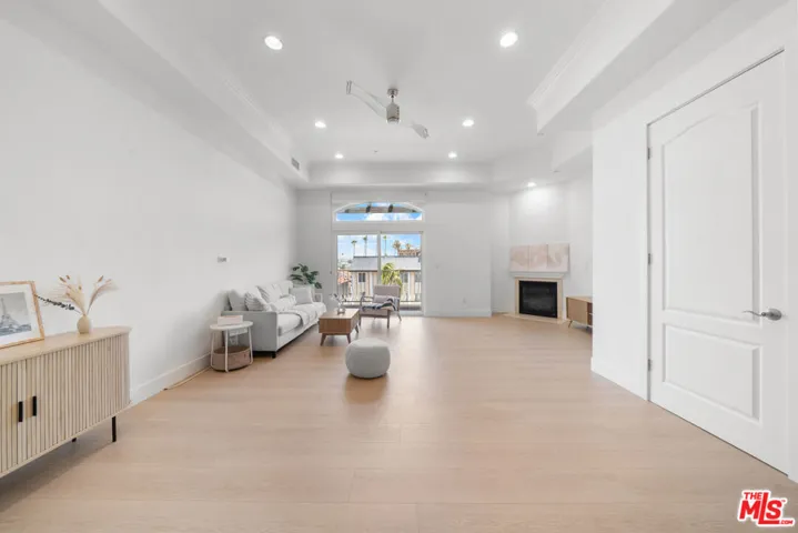 309 S Mariposa Avenue 301, Los Angeles, California 90020