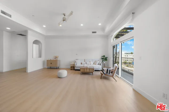 309 S Mariposa Avenue 301, Los Angeles, California 90020