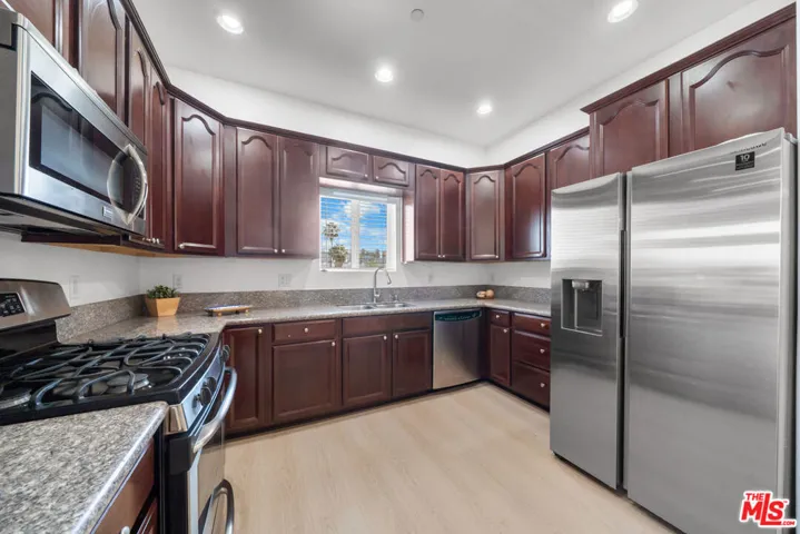 309 S Mariposa Avenue 301, Los Angeles, California 90020