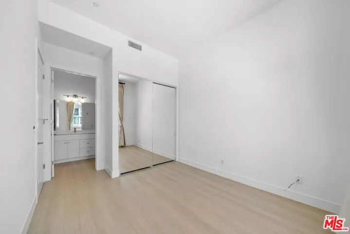 309 S Mariposa Avenue 301, Los Angeles, California 90020