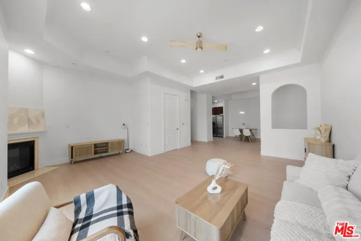 309 S Mariposa Avenue 301, Los Angeles, California 90020