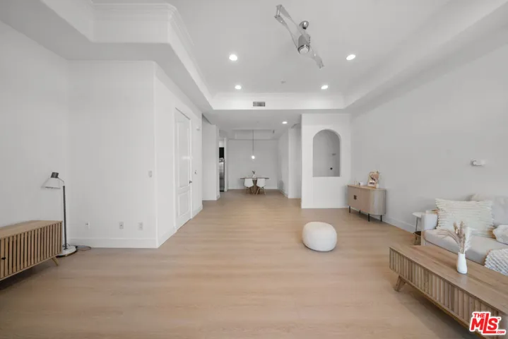 309 S Mariposa Avenue 301, Los Angeles, California 90020