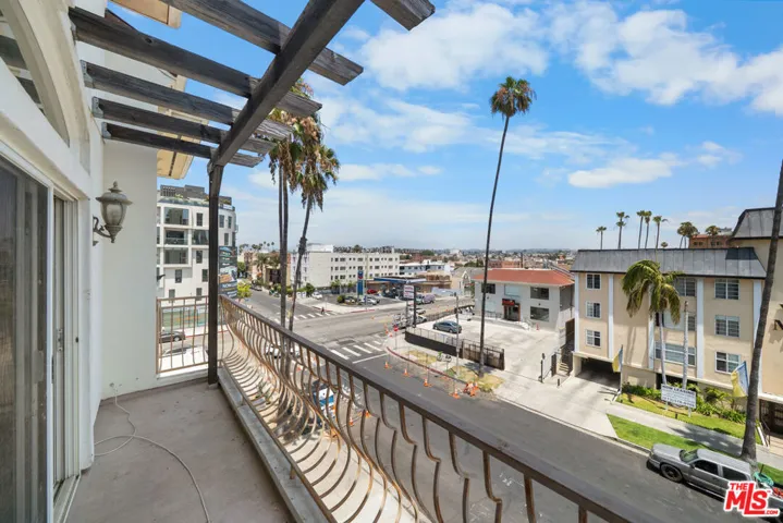 309 S Mariposa Avenue 301, Los Angeles, California 90020
