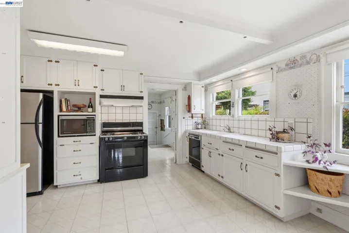 770 Grove Way, Hayward, California 94541