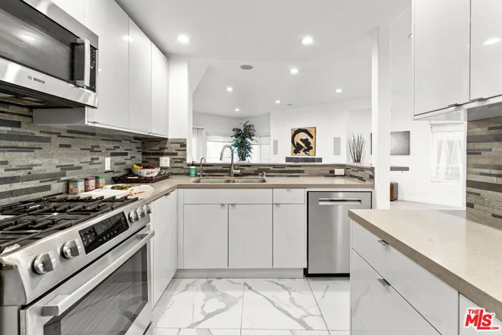 1160 Granville Avenue 108, Los Angeles, California 90049