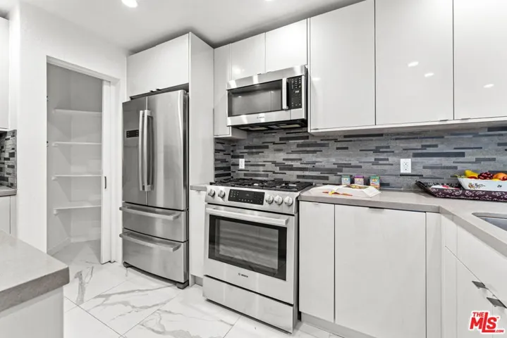 1160 Granville Avenue 108, Los Angeles, California 90049