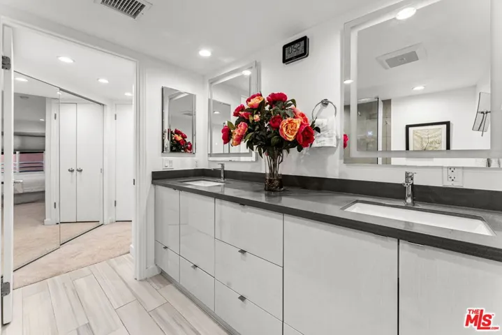 1160 Granville Avenue 108, Los Angeles, California 90049