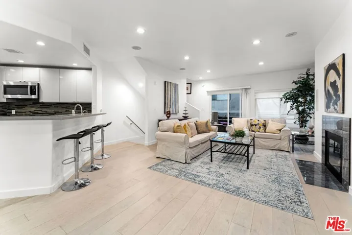 1160 Granville Avenue 108, Los Angeles, California 90049
