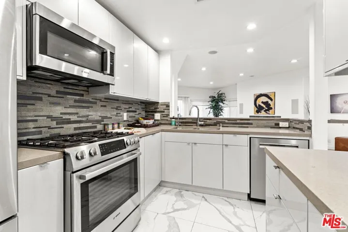 1160 Granville Avenue 108, Los Angeles, California 90049