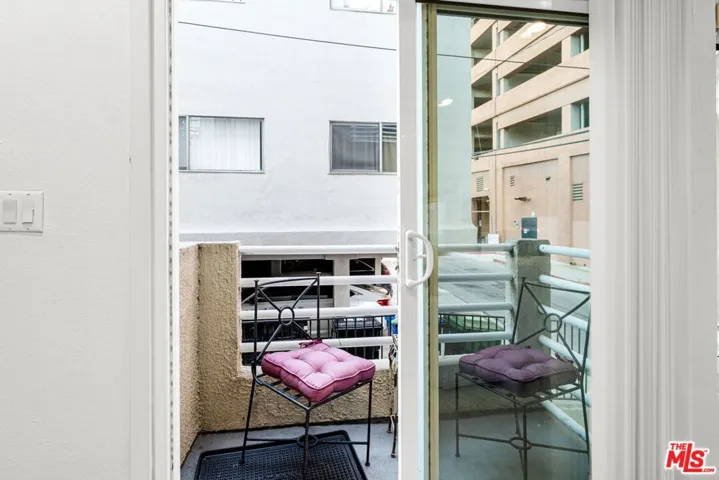1160 Granville Avenue 108, Los Angeles, California 90049