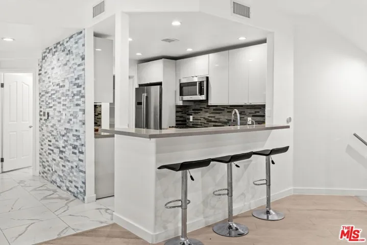 1160 Granville Avenue 108, Los Angeles, California 90049