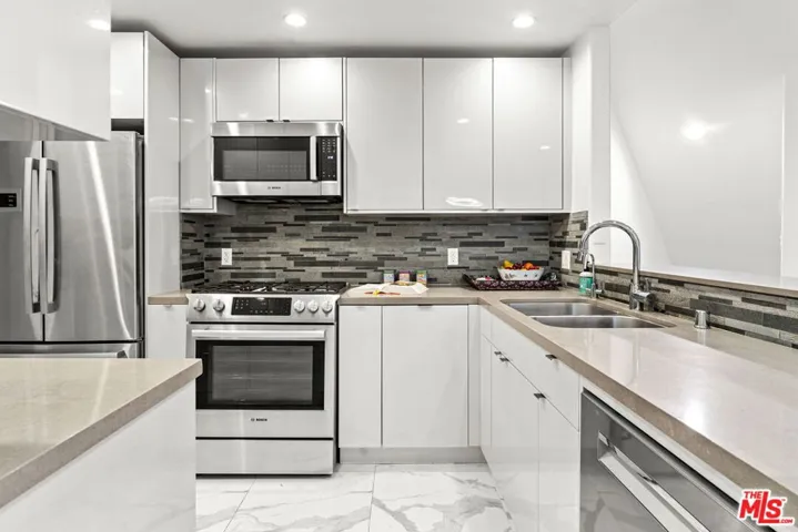 1160 Granville Avenue 108, Los Angeles, California 90049