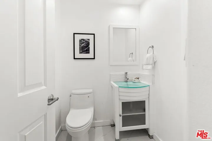 1160 Granville Avenue 108, Los Angeles, California 90049