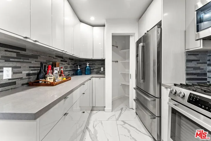 1160 Granville Avenue 108, Los Angeles, California 90049