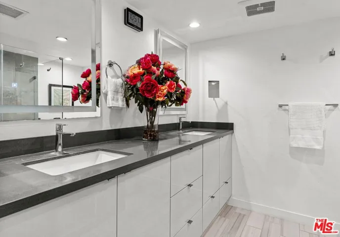 1160 Granville Avenue 108, Los Angeles, California 90049