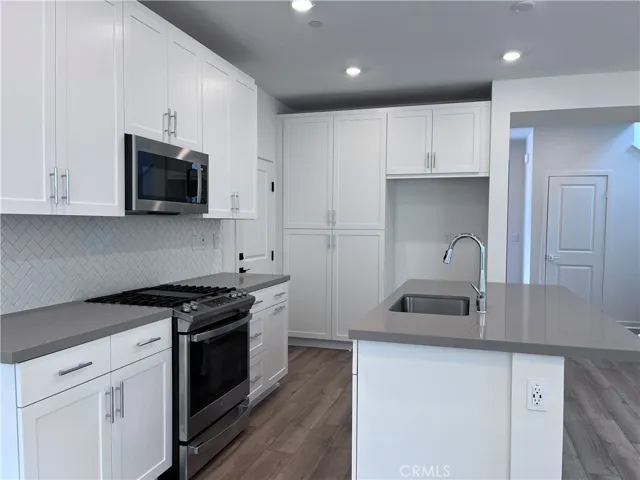 4041 Pomelo Drive, Corona, California 92883