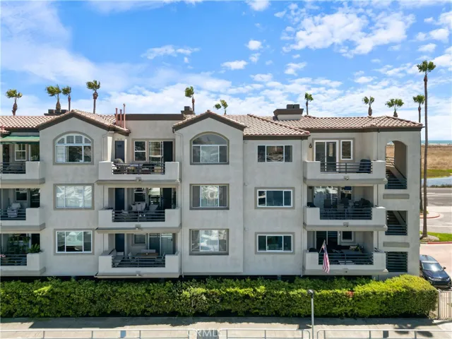 4167 Warner 301, Huntington Beach, California 92649