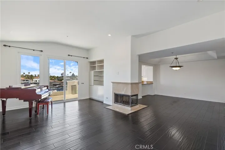 4167 Warner 301, Huntington Beach, California 92649