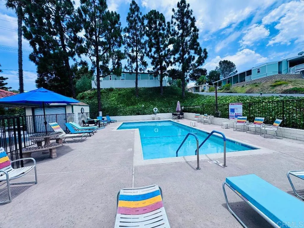 Community Sparkling Pool