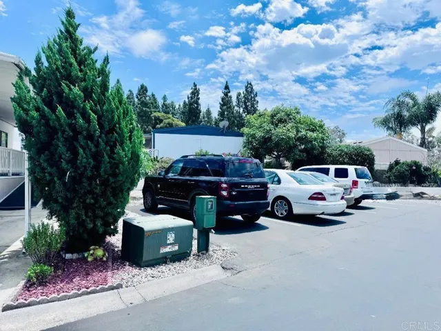Guest parking right next to the home.
