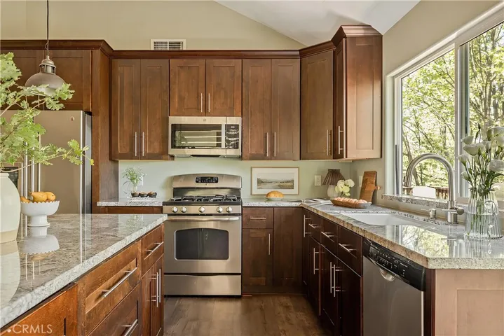 1360 Montreal, Lake Arrowhead, California 92352