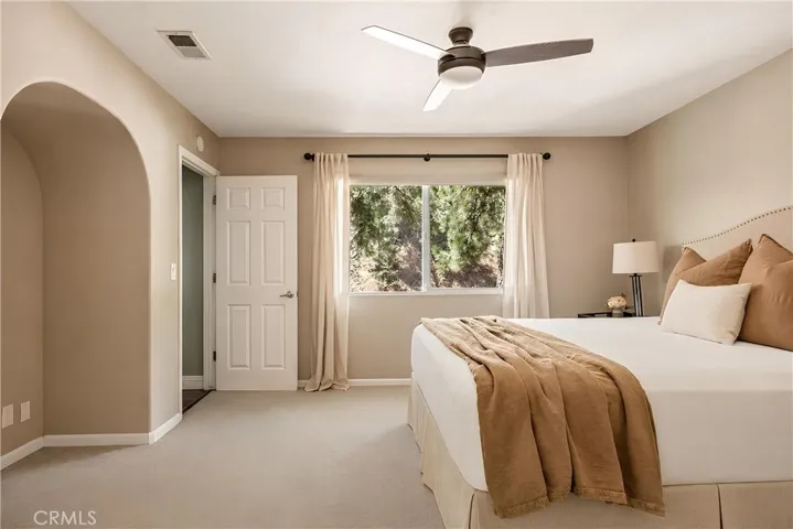 1360 Montreal, Lake Arrowhead, California 92352