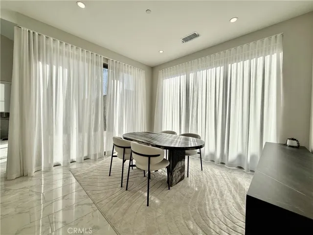 207 Coal Mine, Irvine, California 92602